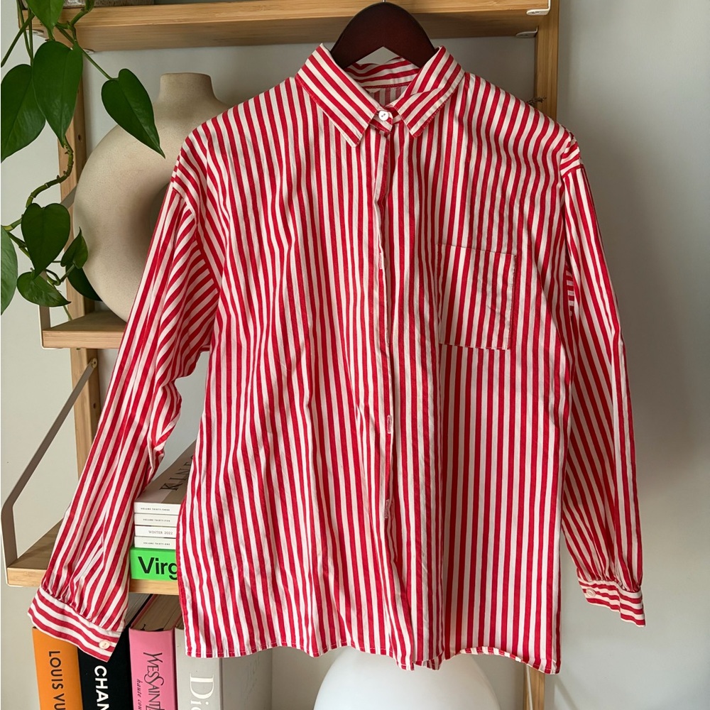 Small vintage button up